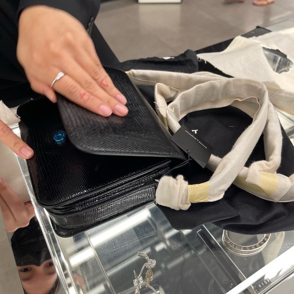 LE 61 LEATHER HANDBAG  Authentic of Saint Laurent ( Brand New) - Picture 13 of 14